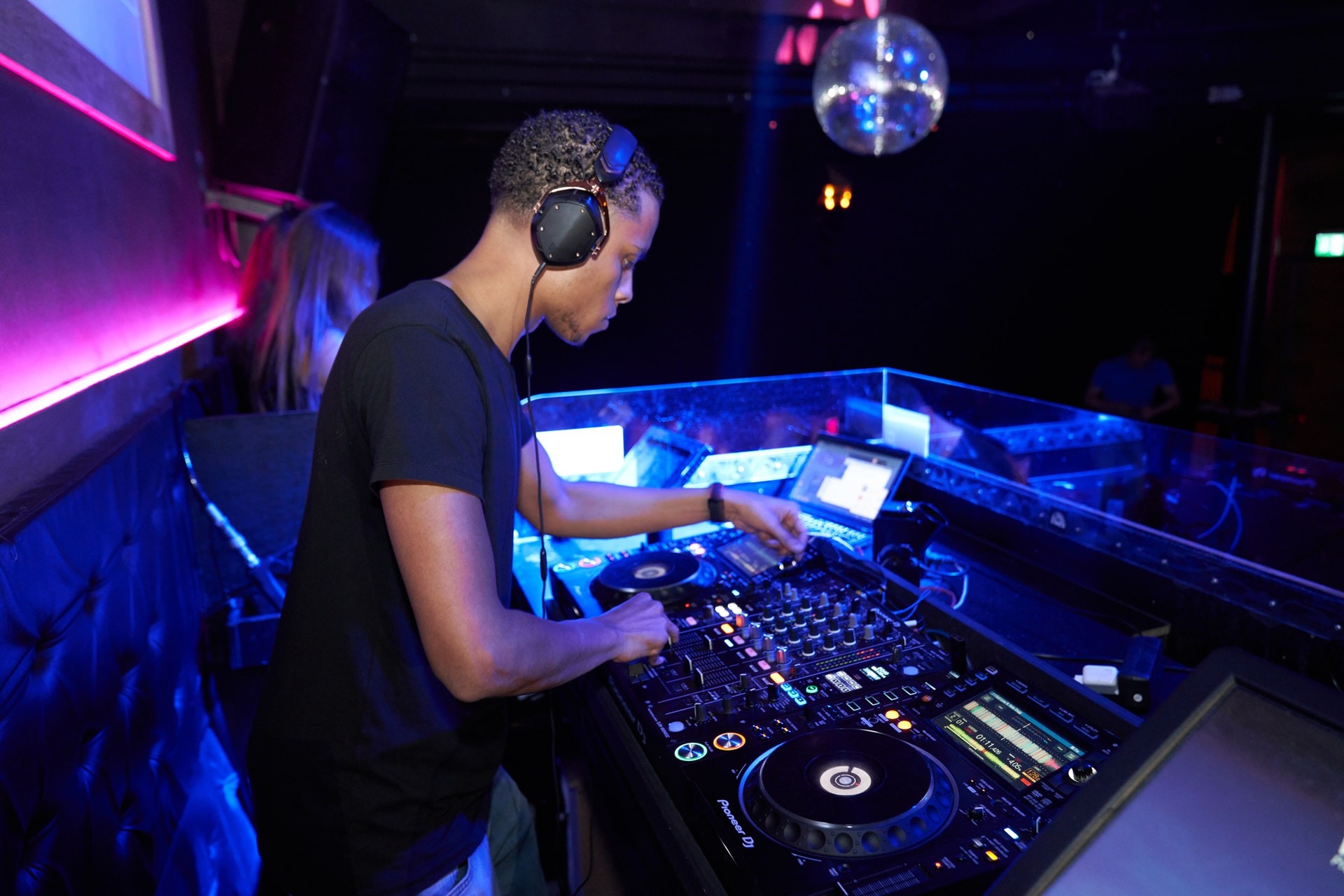 10 Crucial Mistakes Beginners Make Choosing A DJ Name